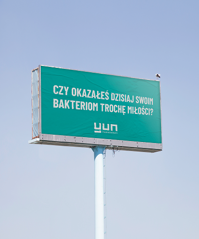 Billboard z napisem